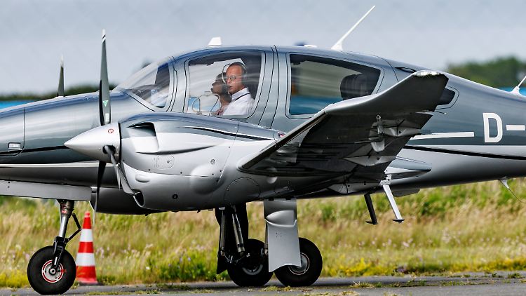 Merz behauptet, mit seinem Flieger vergleichsweise umweltschonend unterwegs zu sein.