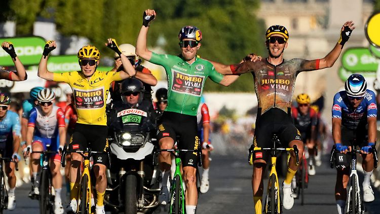 Das Jumbo-Visma-Team um Jonas Vingegaard (l.) dominierte die Tour auf eine brachiale Art und Weise.