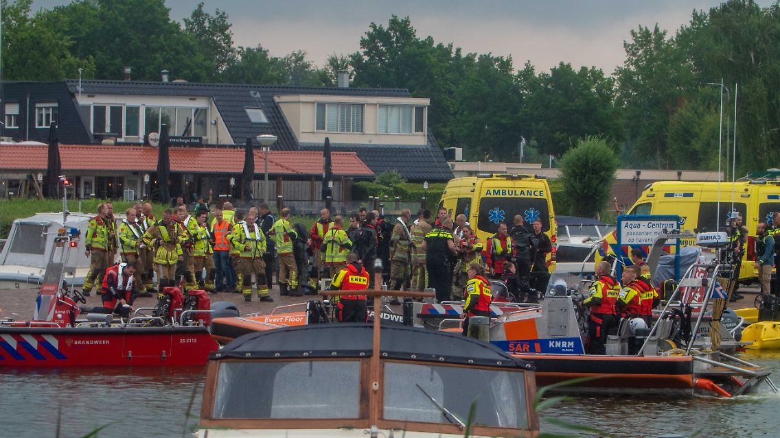 Rettungskräfte am Veluwemeer.