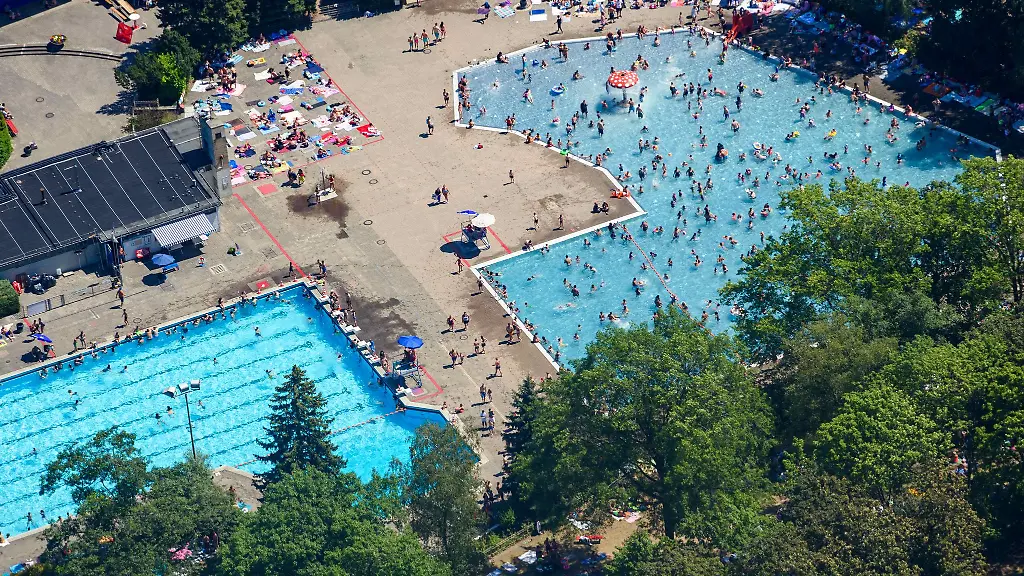 Ein-Rohrbruch-sorgt-fuer-eine-laengere-Badepause-im-Sommerbad-Mariendorf