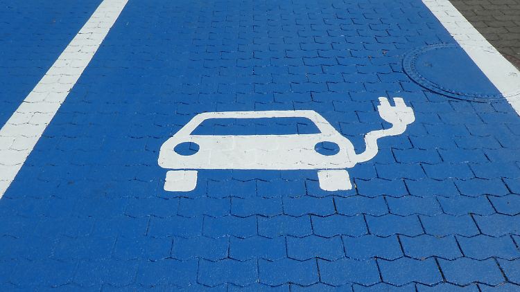 Unter anderem soll der Maximalpreis für die Förderung auf 45.000 Euro abgesenkt werden.