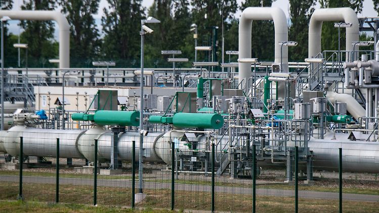 Rohrsysteme und Absperrvorrichtungen in der Gasempfangsstation der Ostseepipeline Nord Stream 1.