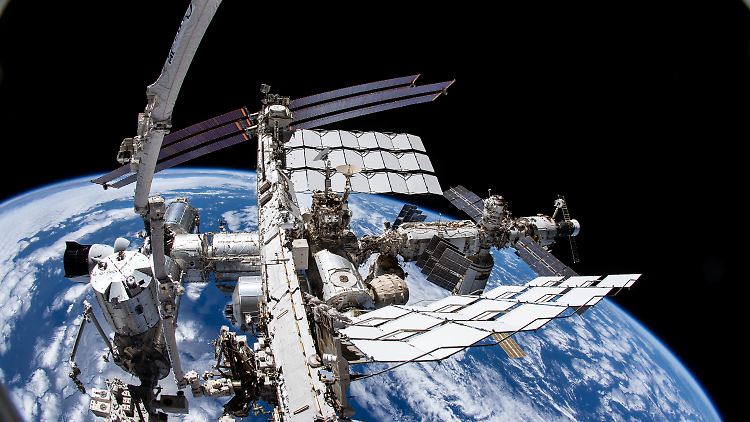 Die ISS ist in die Jahre gekommen. Eigentlich sollte sie bis 2030 in Betrieb gehalten werden, doch der Ausstieg Russlands gefährdet das Vorhaben.
