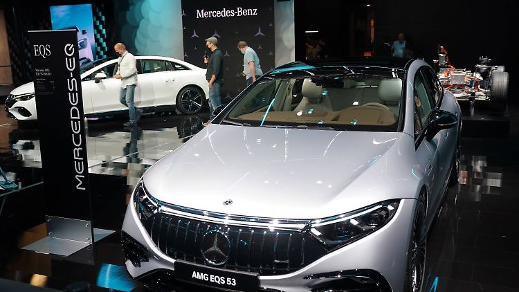 Mercedes sieht eine anhaltend starke Nachfrage an den eigenen Modellen.