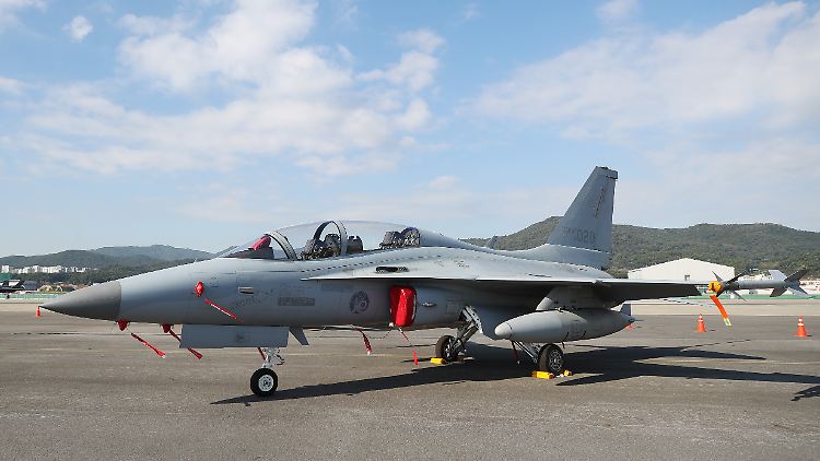 Laut dem südkoreanischen Verteidigungsministerium sollen die ersten FA-50-Militärflugzeuge im nächsten Jahr an Polen ausgeliefert werden.