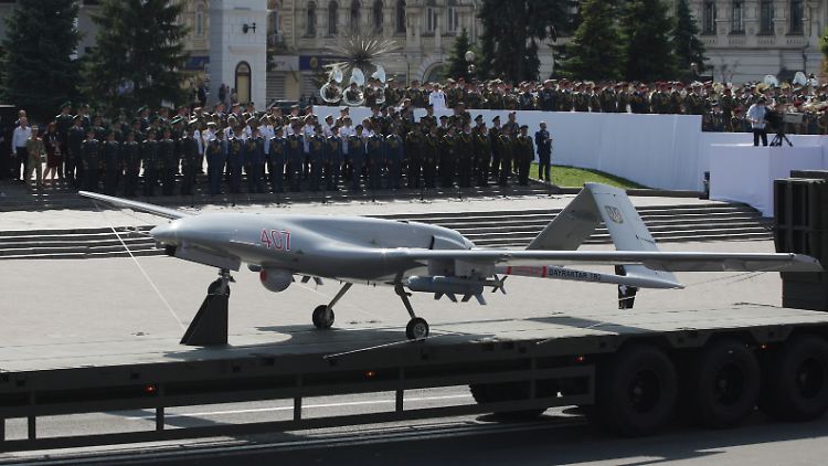 Die türkische Drohne Bayraktar TB2 bei den Feierlichkeiten in Kiew zum Unabhängigkeitstag der Ukraine 2021.