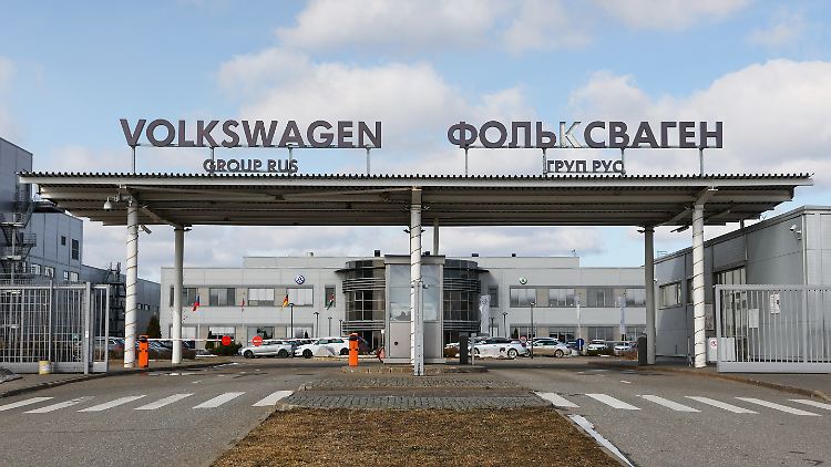 2022-07-27T192021Z_53883001_RC2VCT9N3F5C_RTRMADP_3_UKRAINE-CRISIS-RUSSIA-VOLKSWAGEN (1).JPG