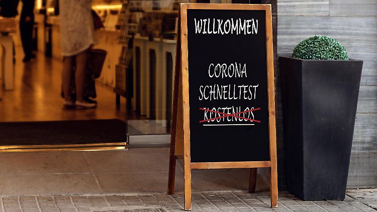 Nach Einführung der kostenpflichtigen Bürgertests hätten manche Testzentren geschlossen oder ihre Öffnungszeiten reduziert, heißt es vom Städtetag.
