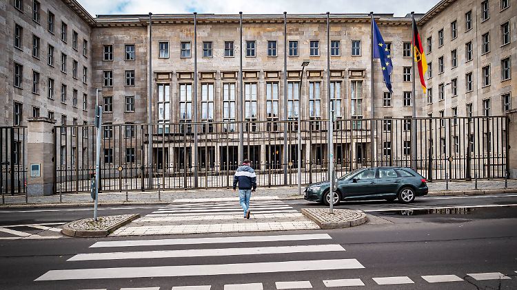 Das Bundesfinanzministerium in Berlin: 2,3 Billionen Euro Schulden haben die öffentlichen Haushalte.