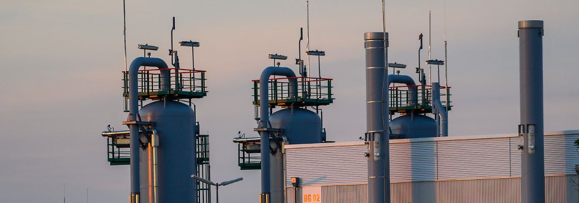 Derzeit sind die Speicher in Deutschland zu etwa Zweidritteln gefüllt. Hier zu sehen sind Anlagen des Erdgasspeichers "Katharina" in Bernburg in Sachsen-Anhalt.