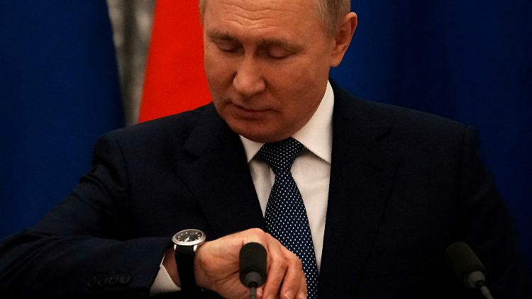 Noch ein altes Modell: In der Vergangenheit soll Wladimir Putin lieber Modelle der Schweizer Hersteller Blancpain oder IWC getragen haben.