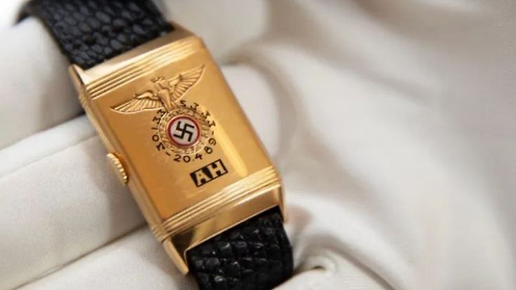 Die Hitler-Golduhr soll sich über Jahrzehnte im Besitz der Familie eines Soldaten befunden haben.