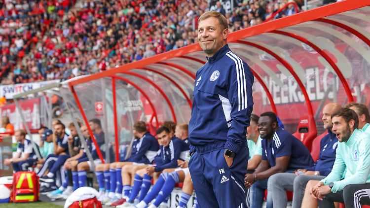 Kalt duschen? Kein Problem, sagt Schalke-Coach Frank Kramer.