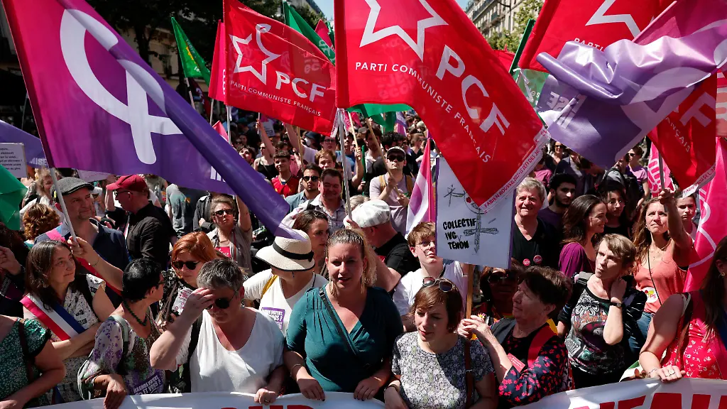 2024-06-23T134856Z-1197435319-RC21H8AIT493-RTRMADP-3-FRANCE-ELECTION-PROTEST-WOMEN