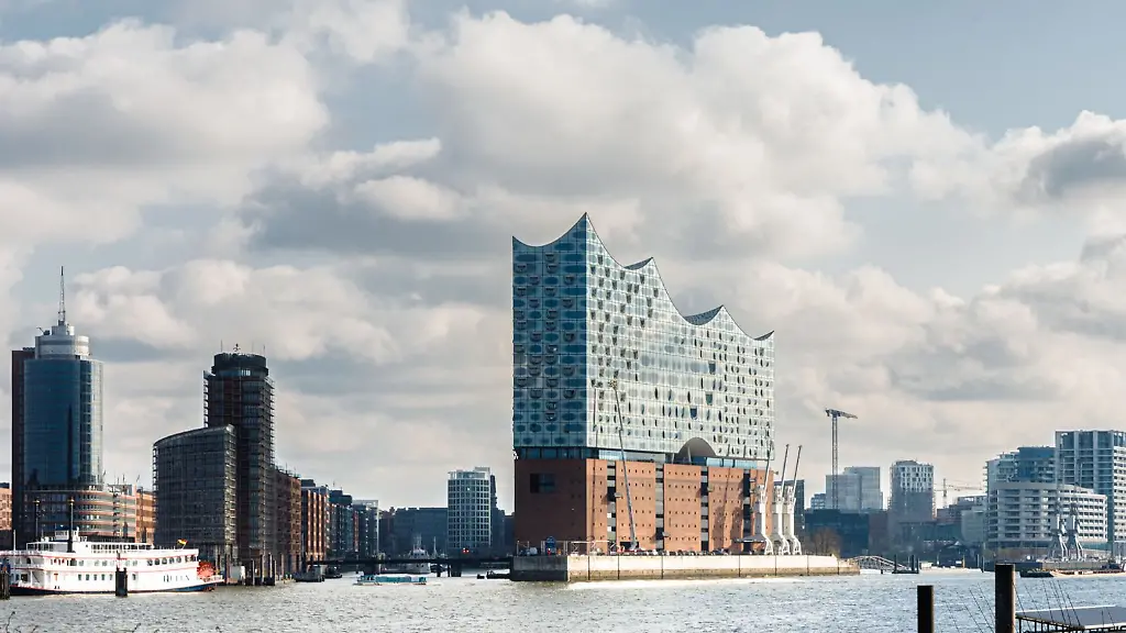 Die-Frauen-in-Hamburg-sind-im-Durchschnitt-rund-zwei-Jahre-und-vier-Monate-aelter-als-die-Maenner