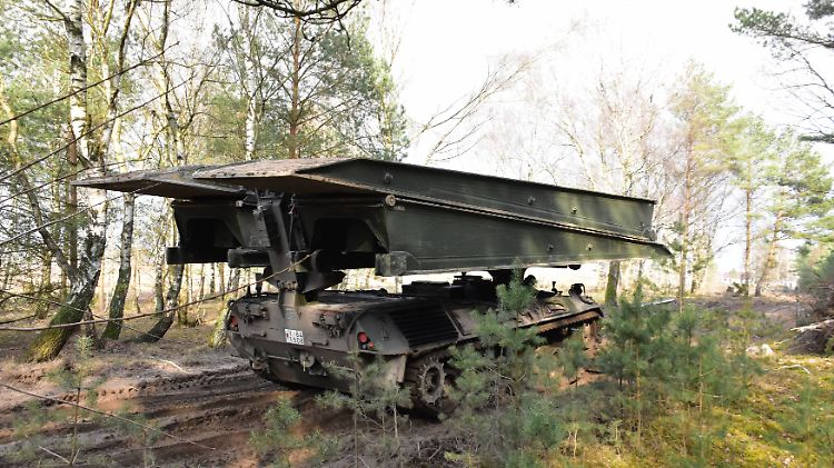 Deutschland will 16 Brückenlegepanzer vom Typ "Biber" in die Ukraine liefern.