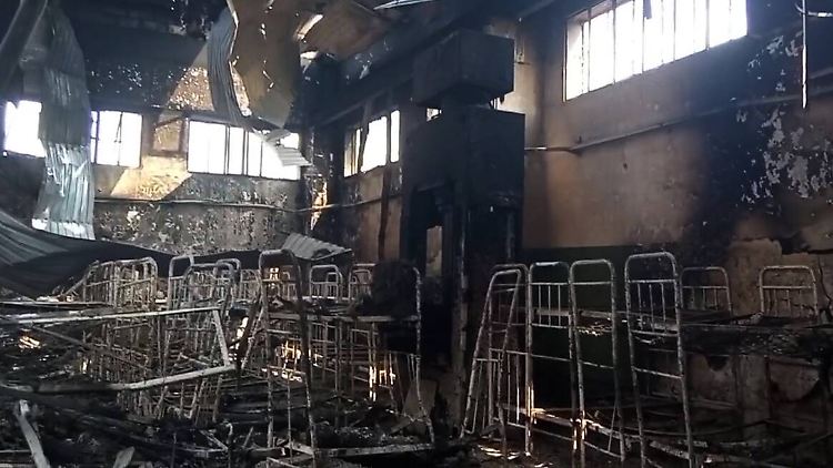 Bei dem Raketenangriff auf das Gefängnis in der Ostukraine sollen nach Separatisten-Angaben mehr als 50 Menschen getötet worden sein.