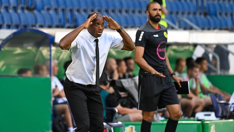 Ex-Bundesligaprofi Sunday Oliseh coachte seinen SV Straelen fast in die zweite Runde des DFB-Pokals.