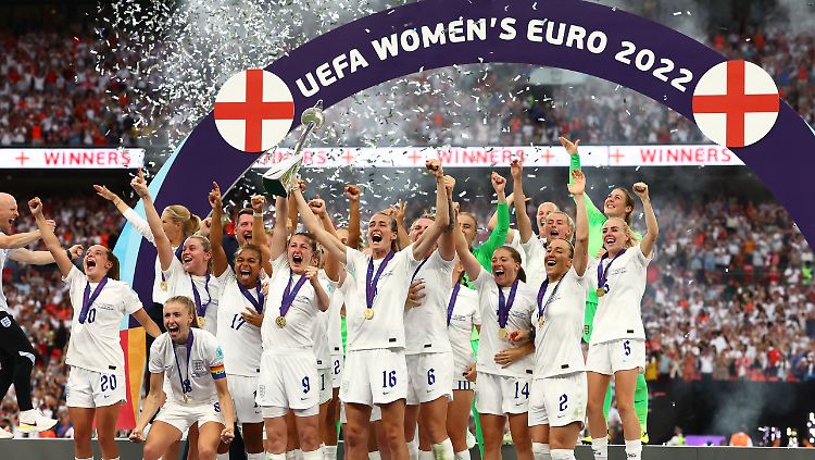 Nach 56 Jahren gewinnt England wieder einen Titel mit einer Fußball-Natioanmannschaft.