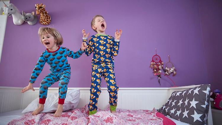Jungen sind oft die impulsiveren Kinder. Aber auch Mädchen können sich kämpferisch zeigen, wenn sie gleichgeschlechtliche Vorbilder haben.