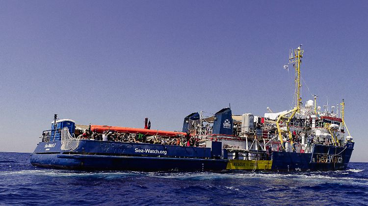 Auch die "Sea-Watch 3" - hier im Juli - war in einem italienischen Hafen festgesetzt worden.