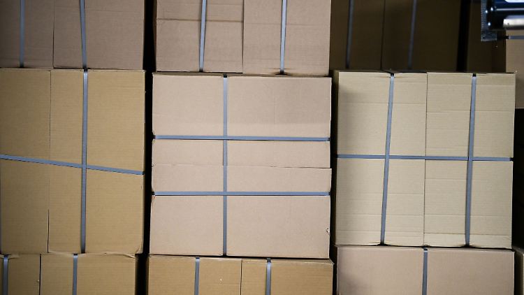 Wegen Fehlern von Post- und Paketdienstleistern sind in diesem Jahr bislang bei der Bundesnetzagentur mehr Beschwerden eingegangen als zuletzt.