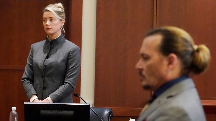 Der Prozess ist beendet - die Schlammschlacht geht weiter: Amber Heard und Johnny Depp.