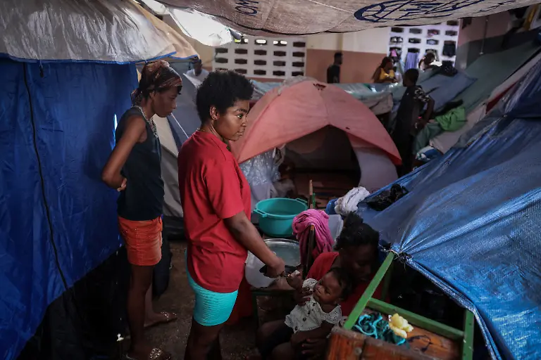 2024-07-03T130101Z-1290431706-RC2EK7AHQOYB-RTRMADP-3-HAITI-VIOLENCE-HUNGER