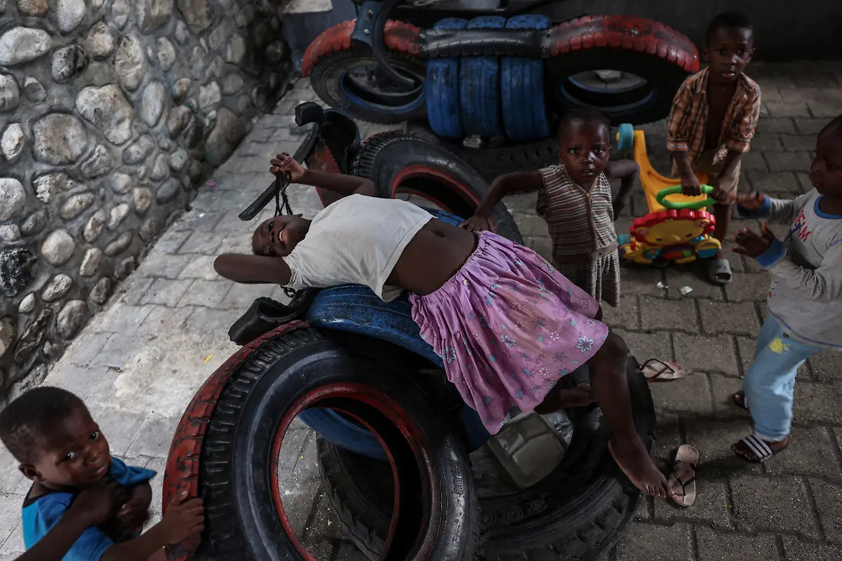 2024-07-03T130122Z-1123330349-RC26L7A12QPJ-RTRMADP-3-HAITI-VIOLENCE-HUNGER