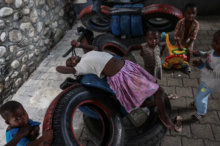 2024-07-03T130122Z-1123330349-RC26L7A12QPJ-RTRMADP-3-HAITI-VIOLENCE-HUNGER