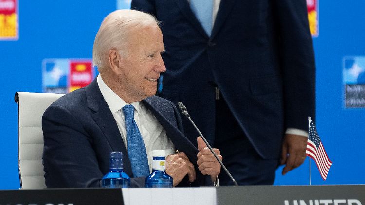 Biden beim NATO-Gipfel vor einem Monat. Aktuell befindet er sich in Corona-Isolation.