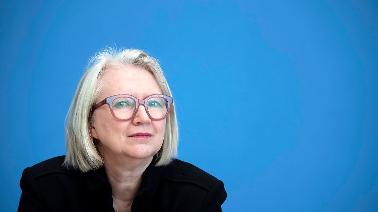 "Wirtschaftsweise" Schnitzer hält eine Anhebung des Rentenalters für nötig, fordert aber weitere Maßnahmen.