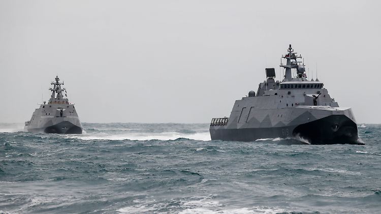 Zwei Korvetten der taiwanesischen Marine: Bis Donnerstagmittag gilt für das Militär des Landes erhöhte Kampfbereitschaft.