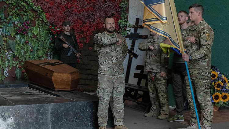 Das nationalistische Regiment dient Moskau immer wieder als Rechtfertigung für den bereits mehr als fünf Monaten dauernden Angriffskrieg.