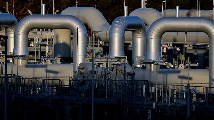 Nord Stream 2 ist fertig gebaut. Nach dem russischen Angriff auf die Ukraine hat die Bundesregierung das Genehmigungsverfahren gestoppt.