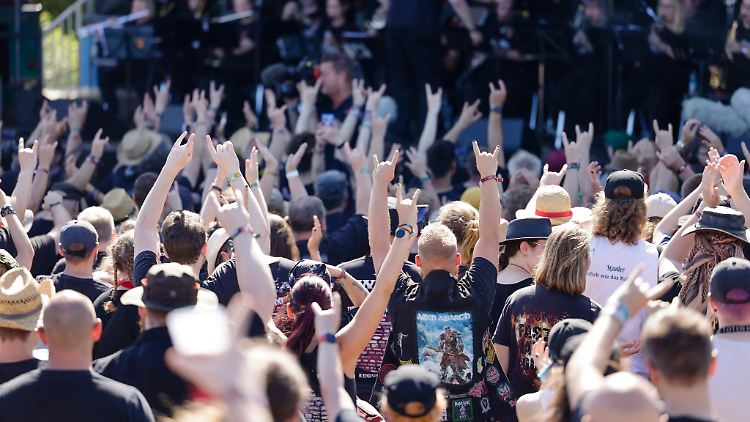 "Es macht so eine Laune, euch wiederzusehen" - das Wacken Open Air ist zurück. 