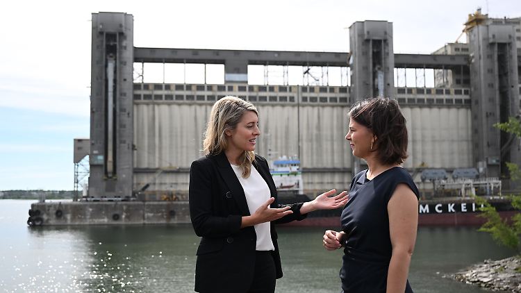 Außenministerin Annalena Baerbock (r.) mit ihrer kanadischen Amtskollegin Mélanie Joly 