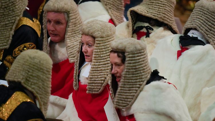 Mitglieder des "House of Lords" im traditionellen Gewand: Rund zehn Prozent der Peers kamen auf Johnsons Ticket ins Oberhaus.