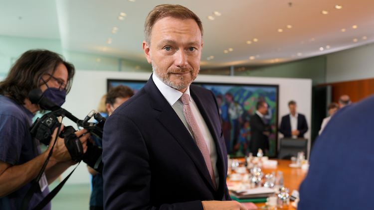 Lindner wird immer wieder mit der Übergewinnsteuer konfrontiert.