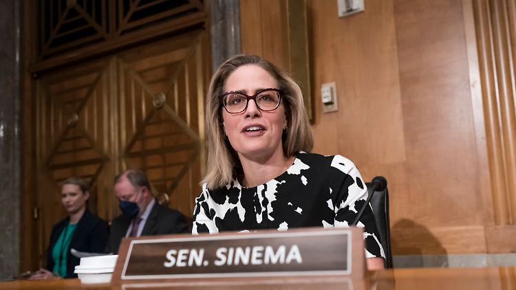 Alle Augen auf Kyrsten Sinema: Die Senatorin aus Arizona hat die entscheidende Stimme.