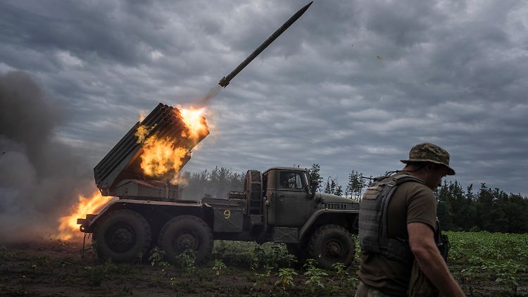Laut ukrainischem Präsidentenberater Arestowytsch sind die aktuellen Gefechte etwa rund um Charkiw ein Ablenkungsmanöver des russischen Militärs. Eigentlich verfolgt es andere Ziele.