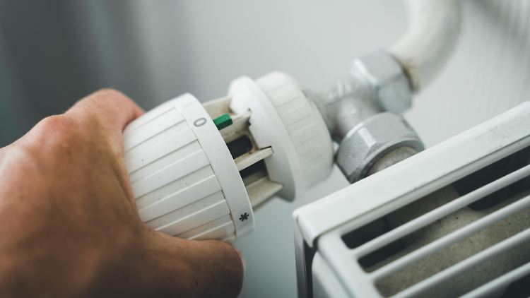 Die genaue Höhe der Umlage soll Mitte August veröffentlicht werden. Sie soll zwischen 1,5 und 5 Cent je Kilowattstunde liegen.