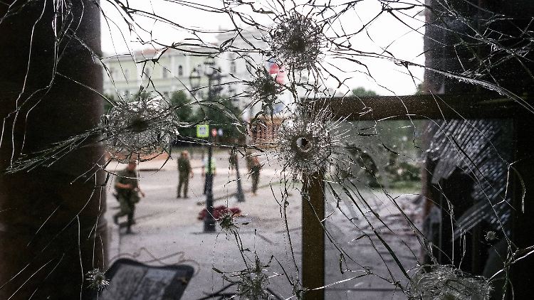 Im Donbass kommt es weiterhin zu intensiven Kämpfen. Russland meldet dabei kleinere Erfolge, die Ukraine widerspricht der Darstellung. 