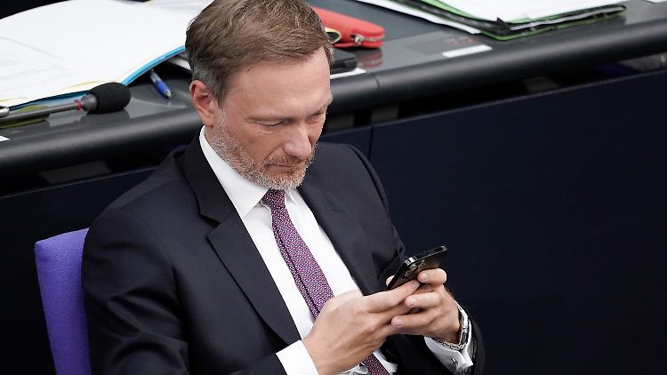 "Wege vom Bundesfinanzminister zum Porsche-Chef sind kurz und direkt", bemerkt Linken-Abgeordneter Perli.