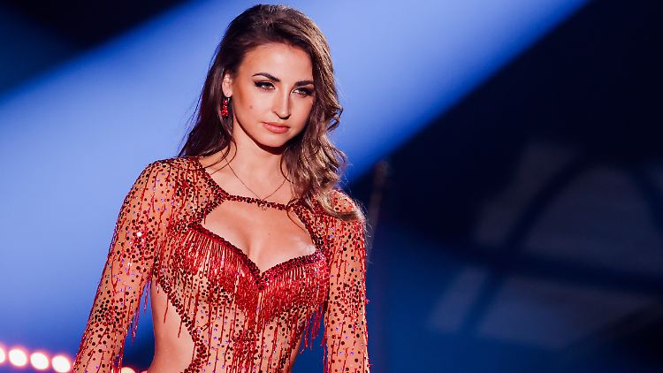 Let's Dance"-Star jubelt: Ekaterina Leonova darf unbefristet bleiben - n-tv.de