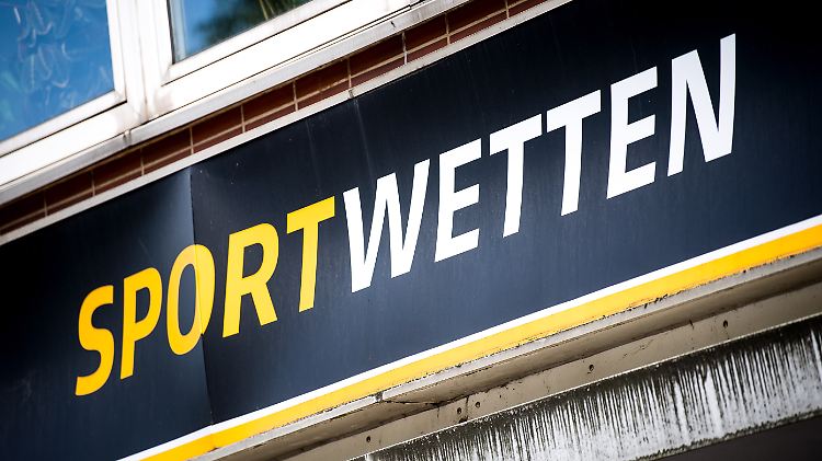 Knapp drei Dutzend Sportwettenbüros in Bremen haben noch bis Mitternacht Zeit, freiwillig zu schließen.