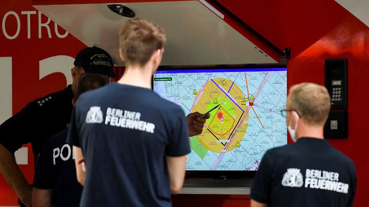 Wenn es die Situation zulässt, wollen die Einsatzkräfte den Sperrradius auf 600 Meter verringern.
