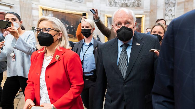 Dick Cheney unterstützt die Bestrebungen seiner Tochter Liz, Abgeordnete im Repräsentantenhaus zu bleiben.