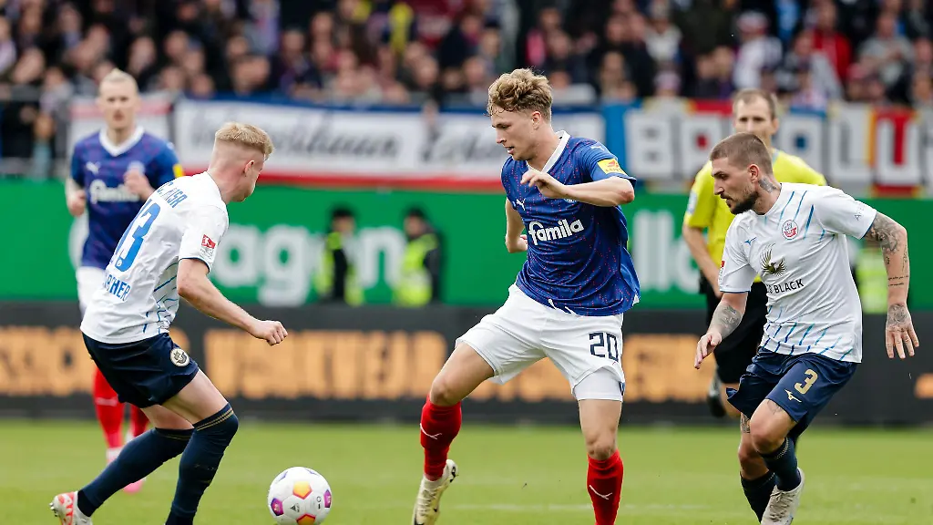 Fiete-Arp-M-hat-mit-Bundesliga-Aufsteiger-Holstein-Kiel-das-erste-Testspiel-gewonnen