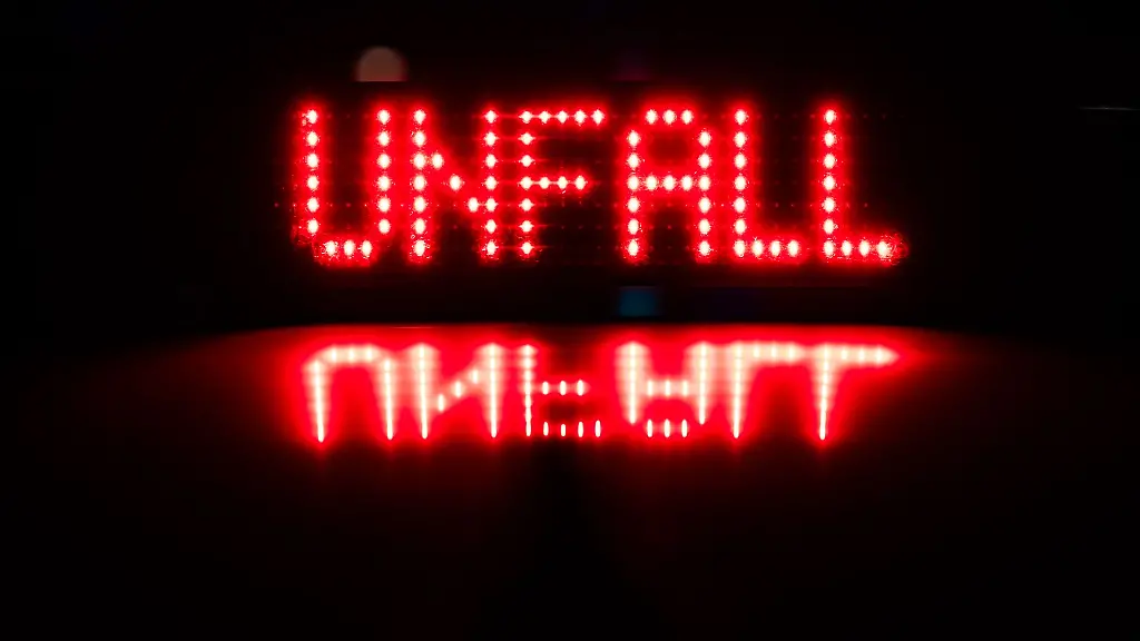 Zwei-Autofahrer-verletzen-sich-bei-einem-Frobtalzusammenstoss-schwer-Symbolbild